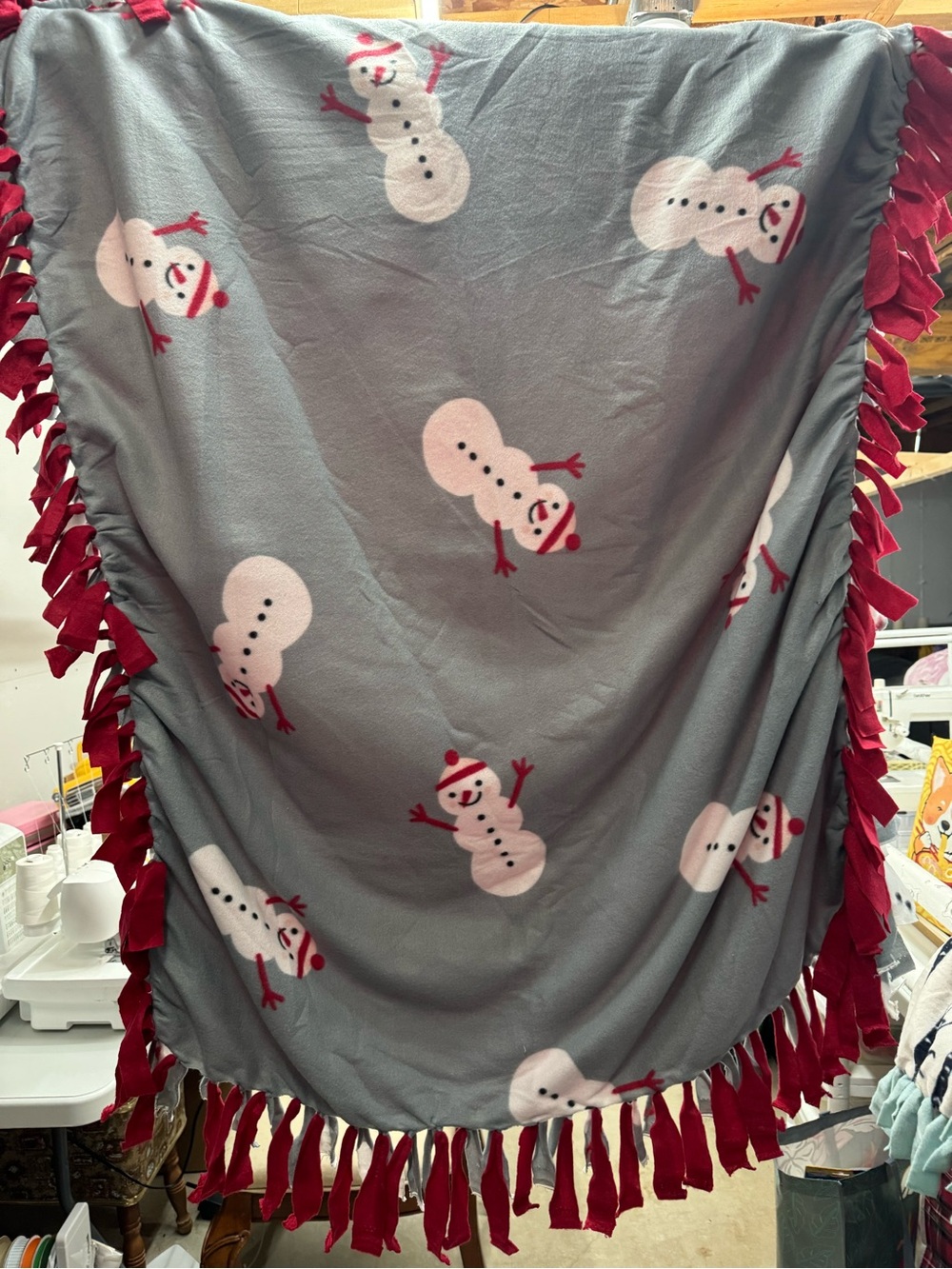 Festive Snowman Fleece Throw Blanket - Gray & Red